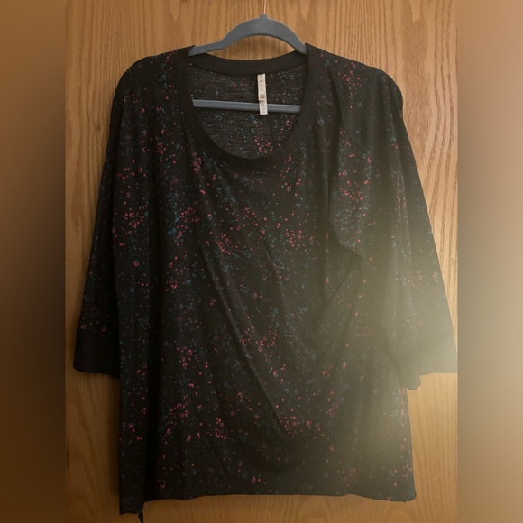 Excellent condition three quarter length sleeve soft cotton LuLaRoe top. - Picture 2 of 4